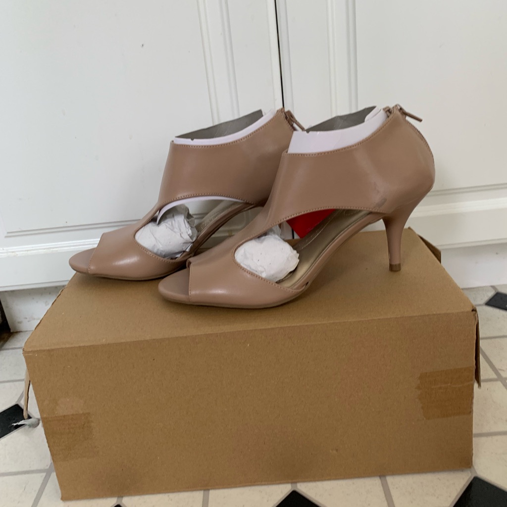 Dexflex Comfort Tan Heels For Stylish Comfort Brand New Size 9w